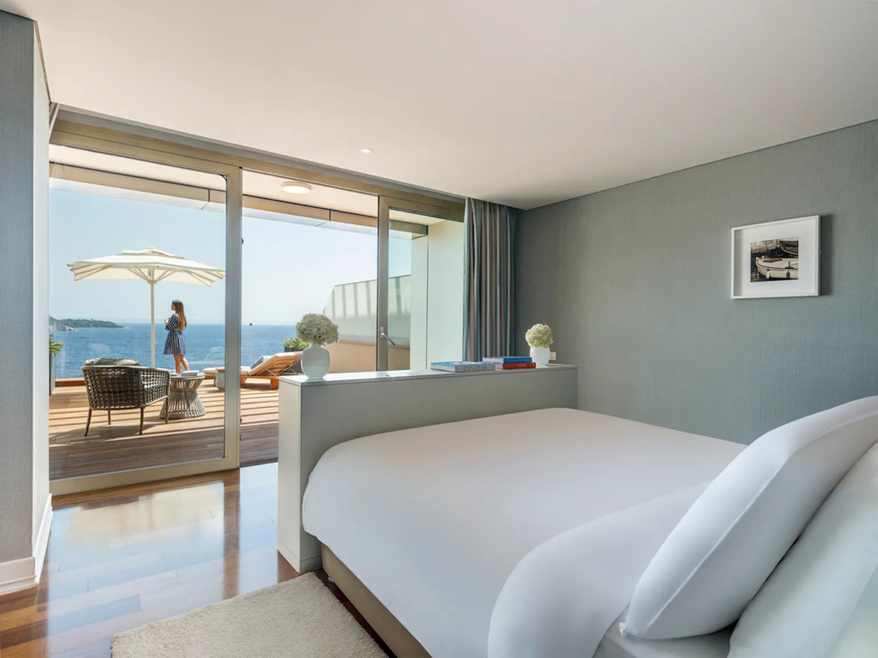Deluxe Room with Sea View and Balcony